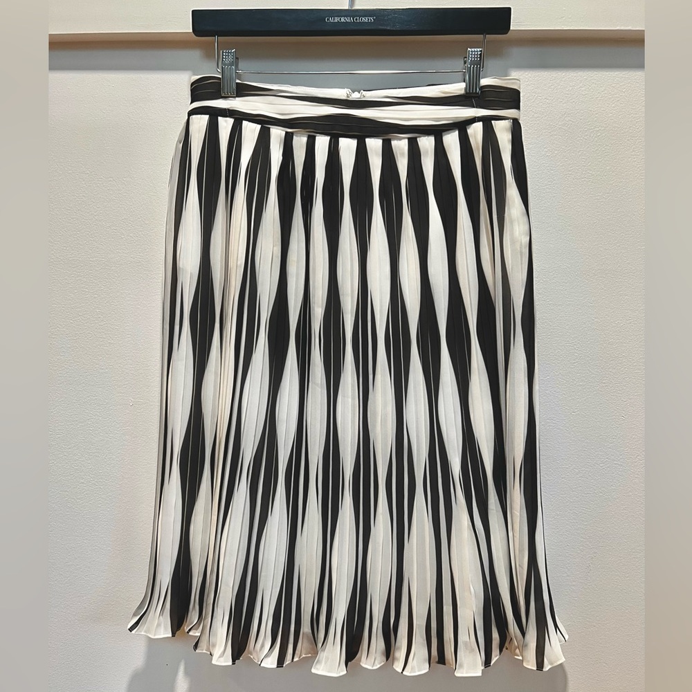 Anne Fontaine black & white pleated skirt - Excellent condition